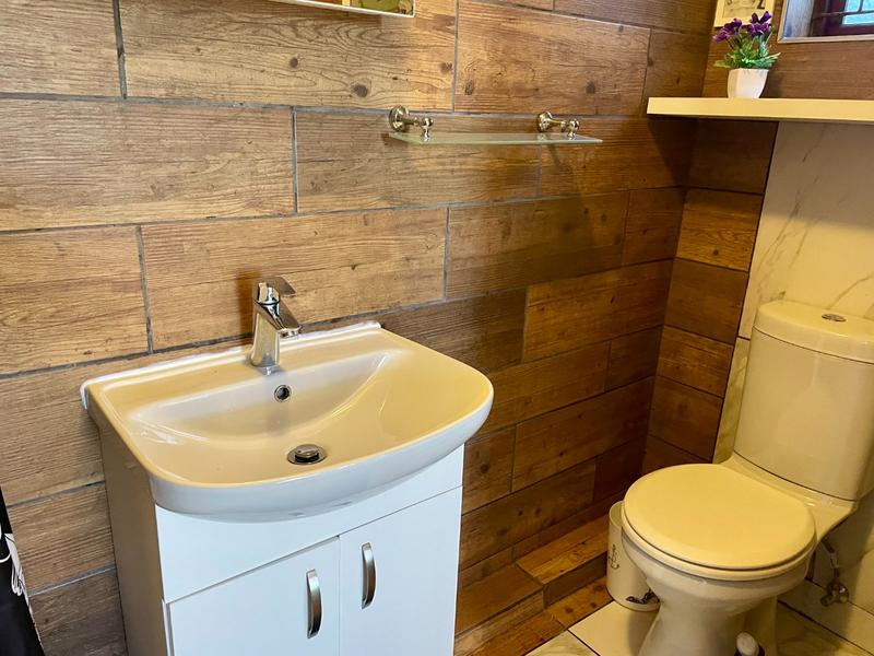 To Let 1 Bedroom Property for Rent in Cairnside Western Cape